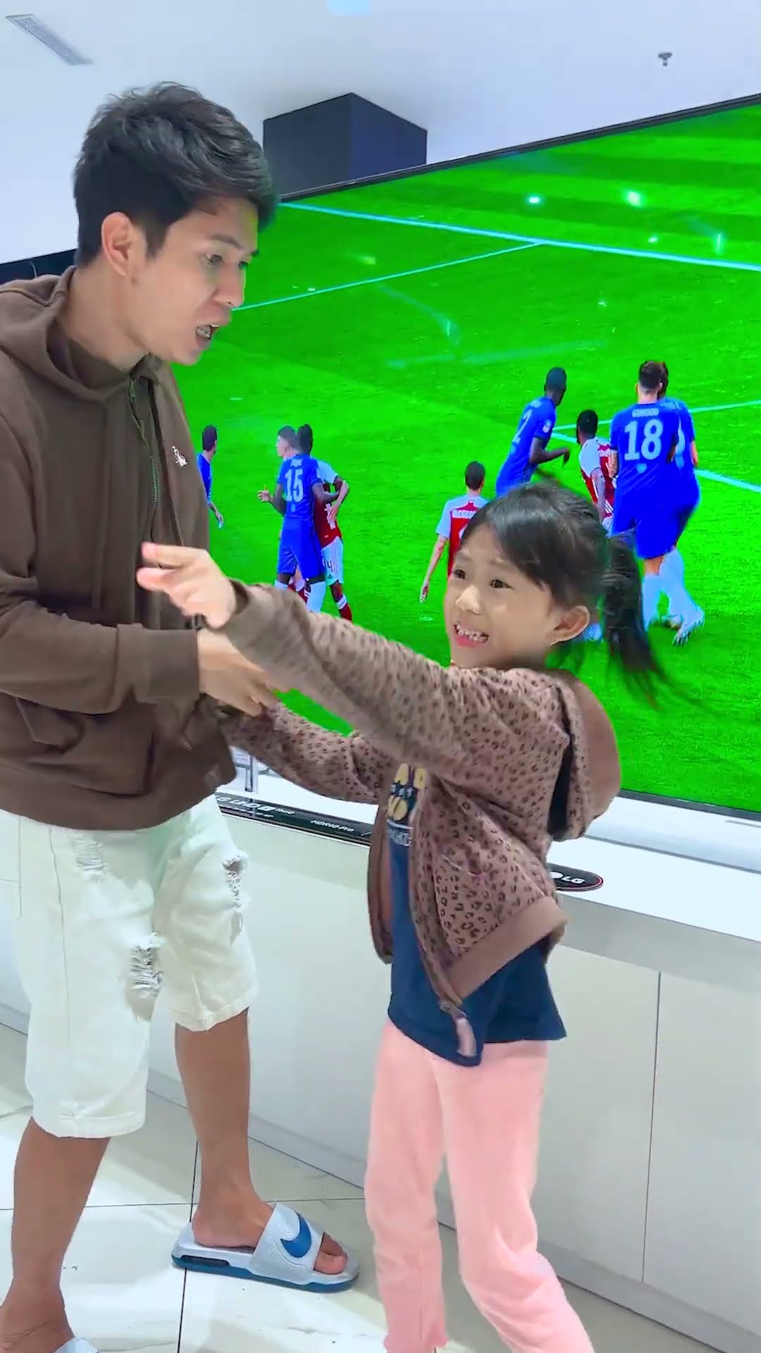 Papoy Bikin Malu Aletha Nonton Bola Di Mall #alethaabew